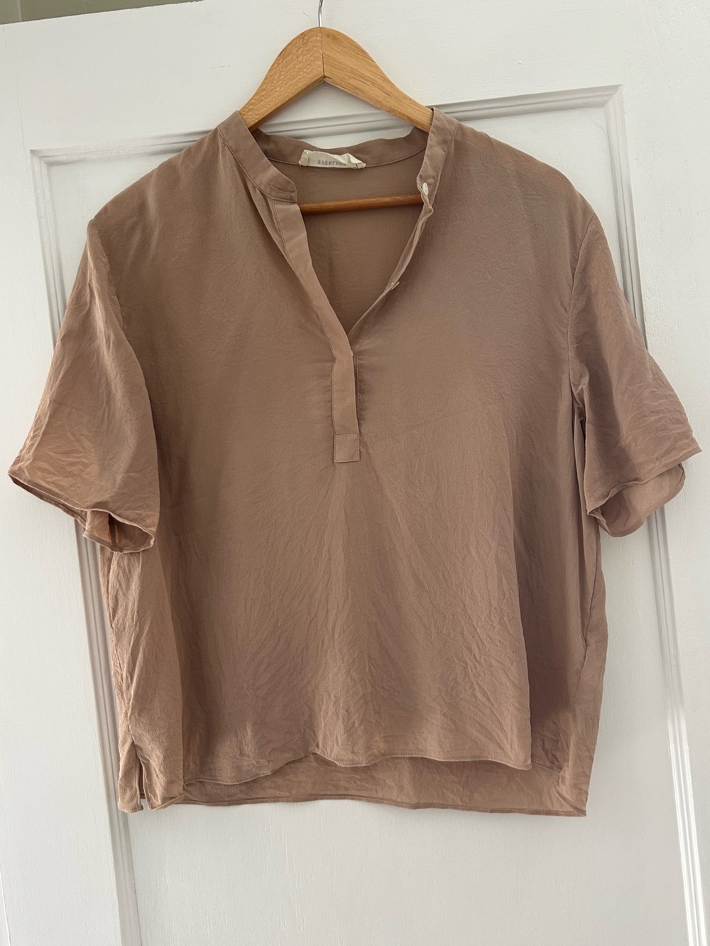 Everlane Women's Short Sleeve Blouse in washable silk (Taupe)